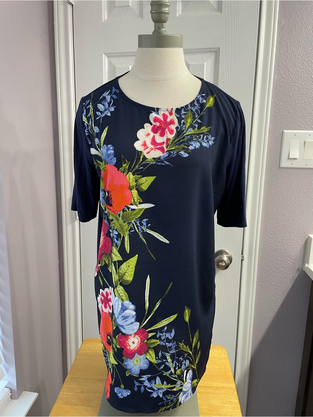 Chico's Navy Floral Print Short-Sleeve Hawaiian Tunic Blouse Size 1 (Medium)
